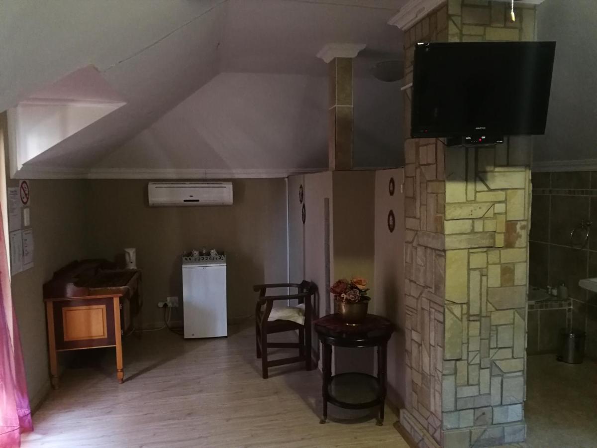 Winburg Bougain Villa Guesthouse מראה חיצוני תמונה